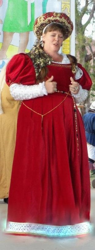 Baronessa Franca Donato dressed in 1525 Italian dress.